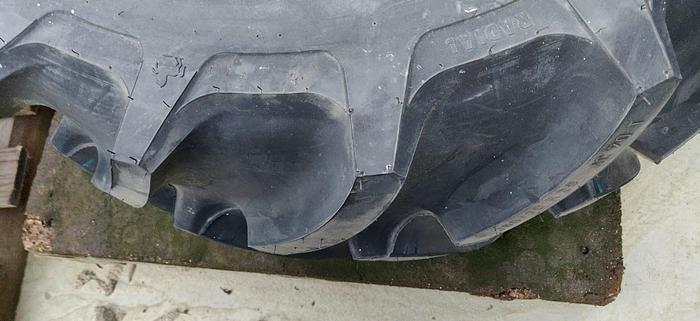 Usato Continental 360-70r20 contract AC70 T