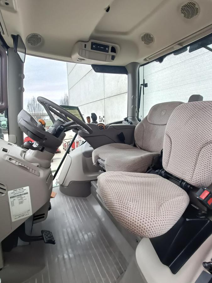 Usato JOHN DEERE 6130R + CARICATORE 643R