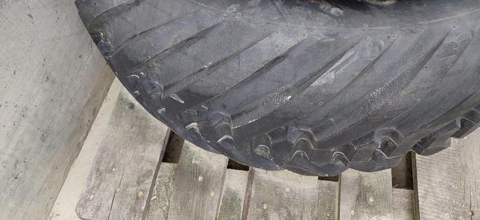 Usato 2 Gomme Trelleborg 400/55-22.5