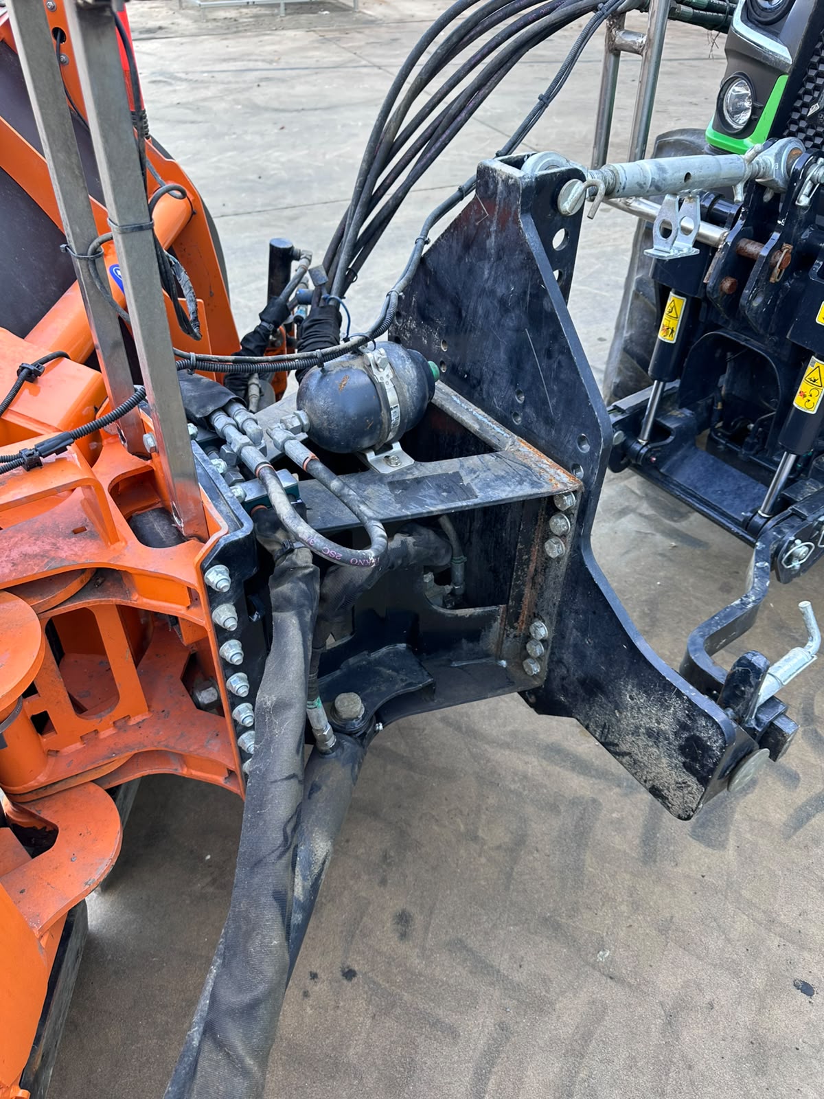Usato DEUTZ-FAHR 5100 DF TTV 4WS