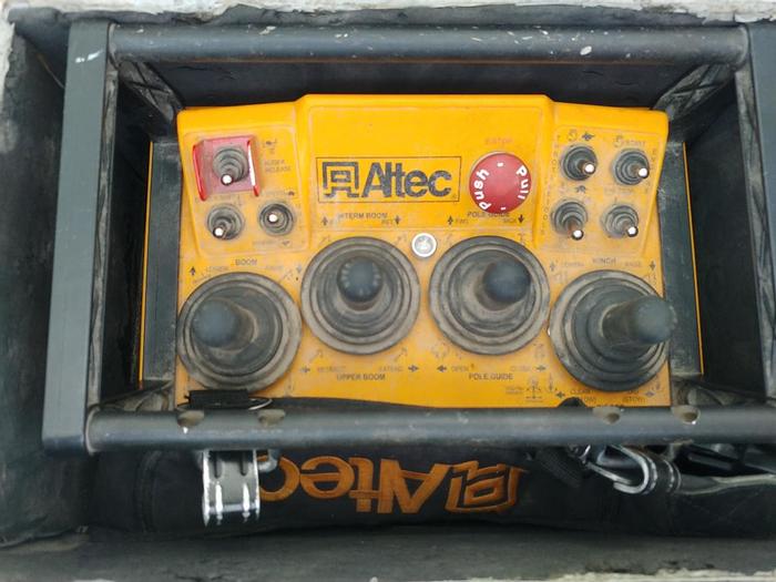 Used 2009 Ford F750 4x2 Utility Altec DM47-TR Digger Derrick