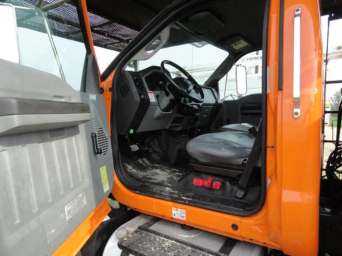 Used 2013 Ford/ Altec F750/ LR7-56