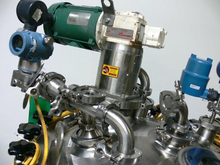 Used Mueller 300 Liter Stainless Steel 100 PSI Reactor w/ Agitator & Bottom Valve