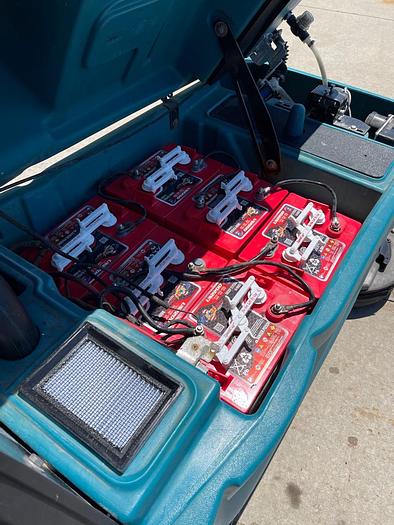 Refurbished TENNANT 5680 WALK-BEHIND FLOOR SCRUBBER (32" DUAL-DISK) #M5700R