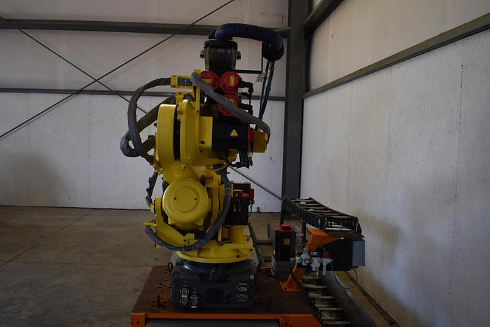 Used Fanuc R-2000ib/125L with 30 ft track, Very Low Hours