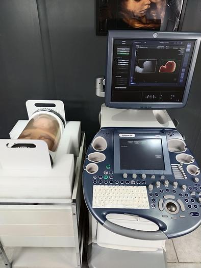 Gebraucht GE Voluson E8 Expert Ultraschallgerät mit RAB4-8-D Sonde und DVD Brenner SW: BT13