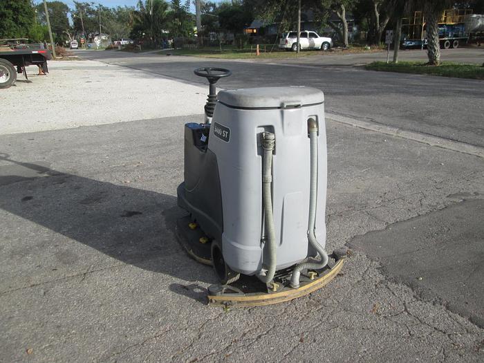 Used 2016 Advance Advenger 3400D ST Floor Scrubber