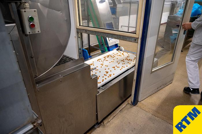 Used (2) Deposited Hard Candy Lines