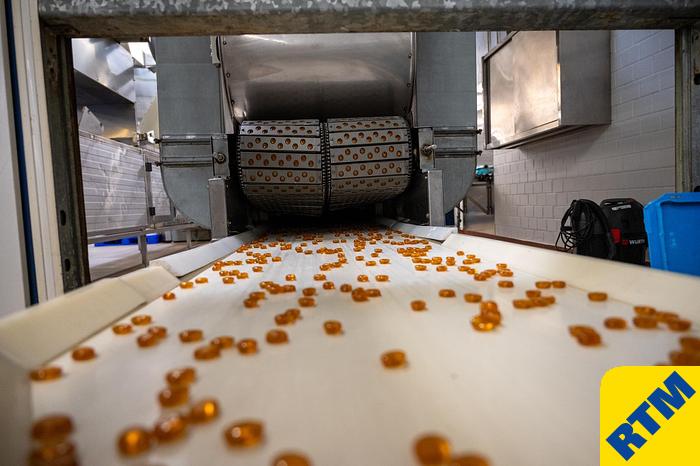 Used (2) Deposited Hard Candy Lines