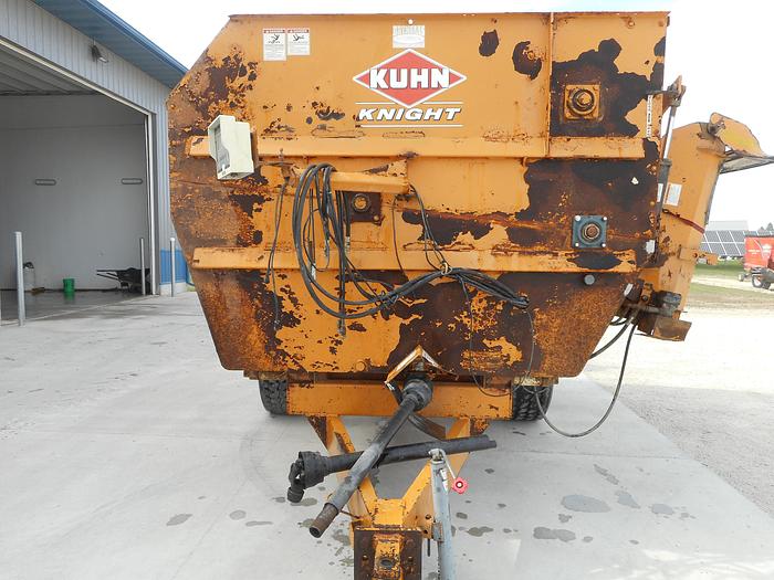 Used KUHN KNIGHT 3136