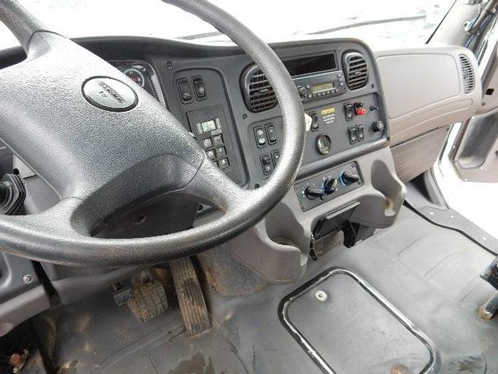 Used 2009 Freightliner M2-112V