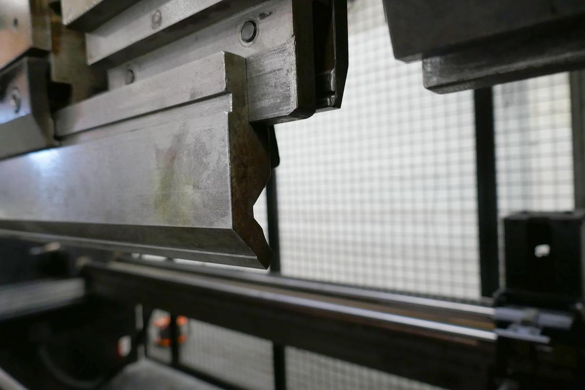 Used Amada HFBO 100/30 CNC Pressbrake