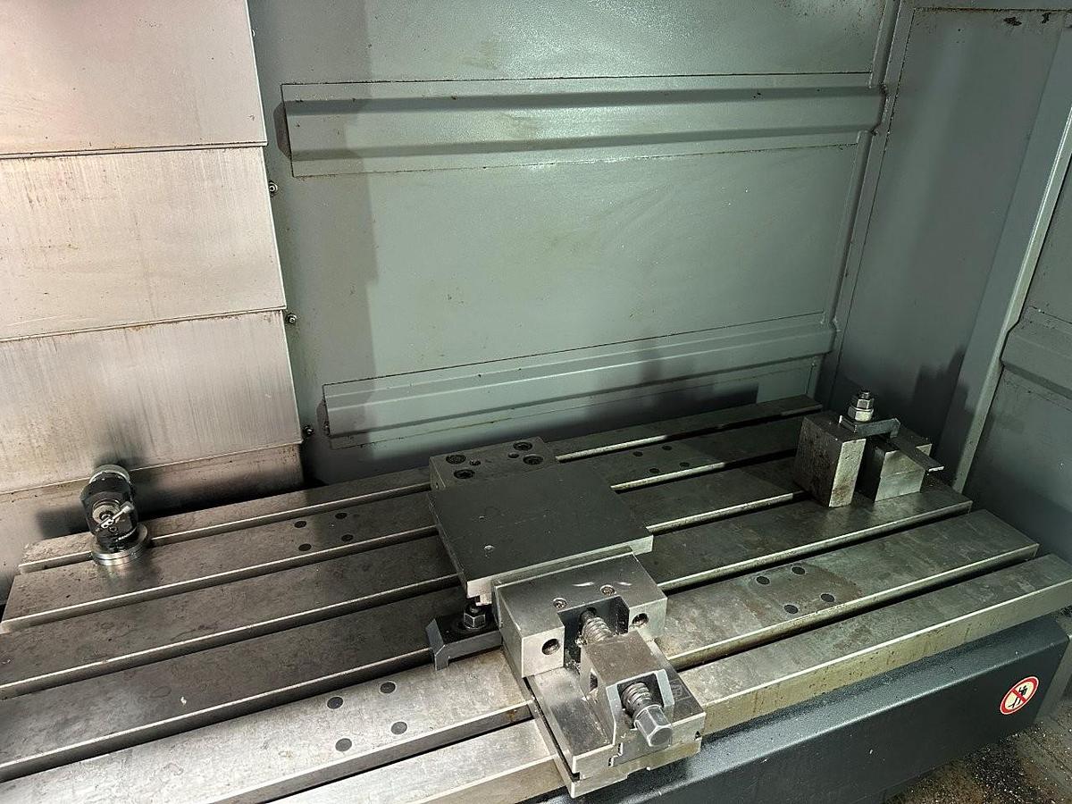 Used Hurco VM20i