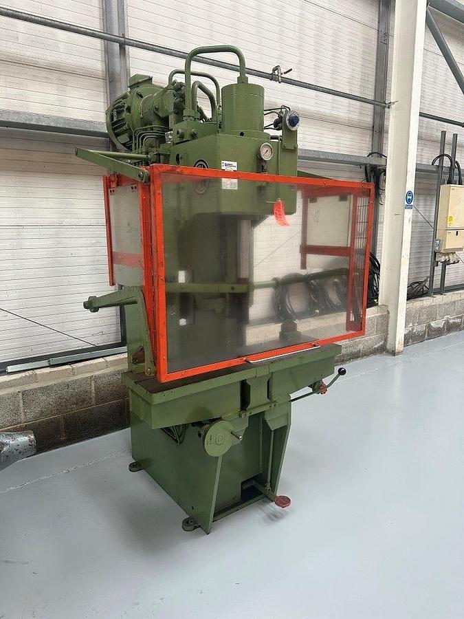 Used Mills 25 Ton Hydraulic Vertical Press