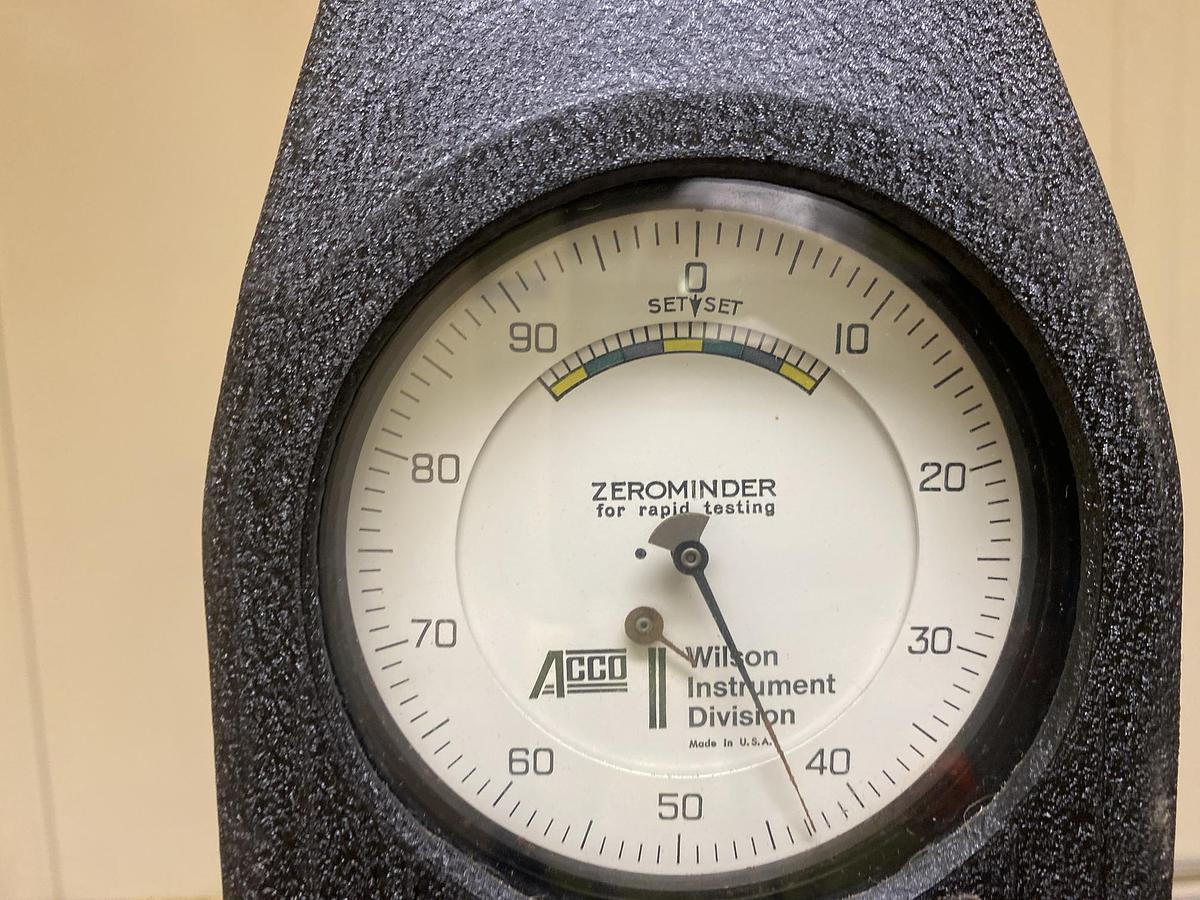 Used ROCKWELL 4JS a RB Hardness Tester