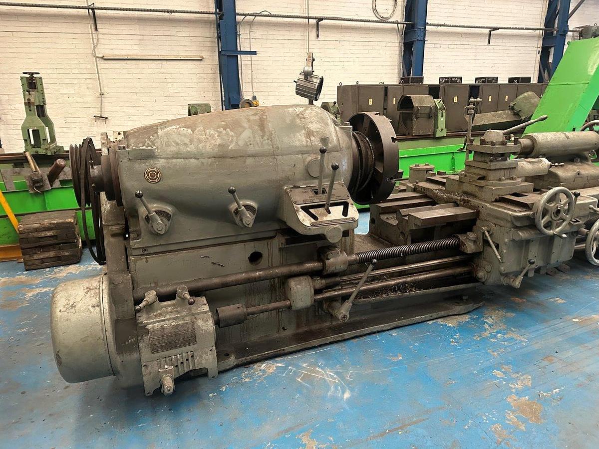Used Lang 28″ x 200″ Gap bed Centre Lathe