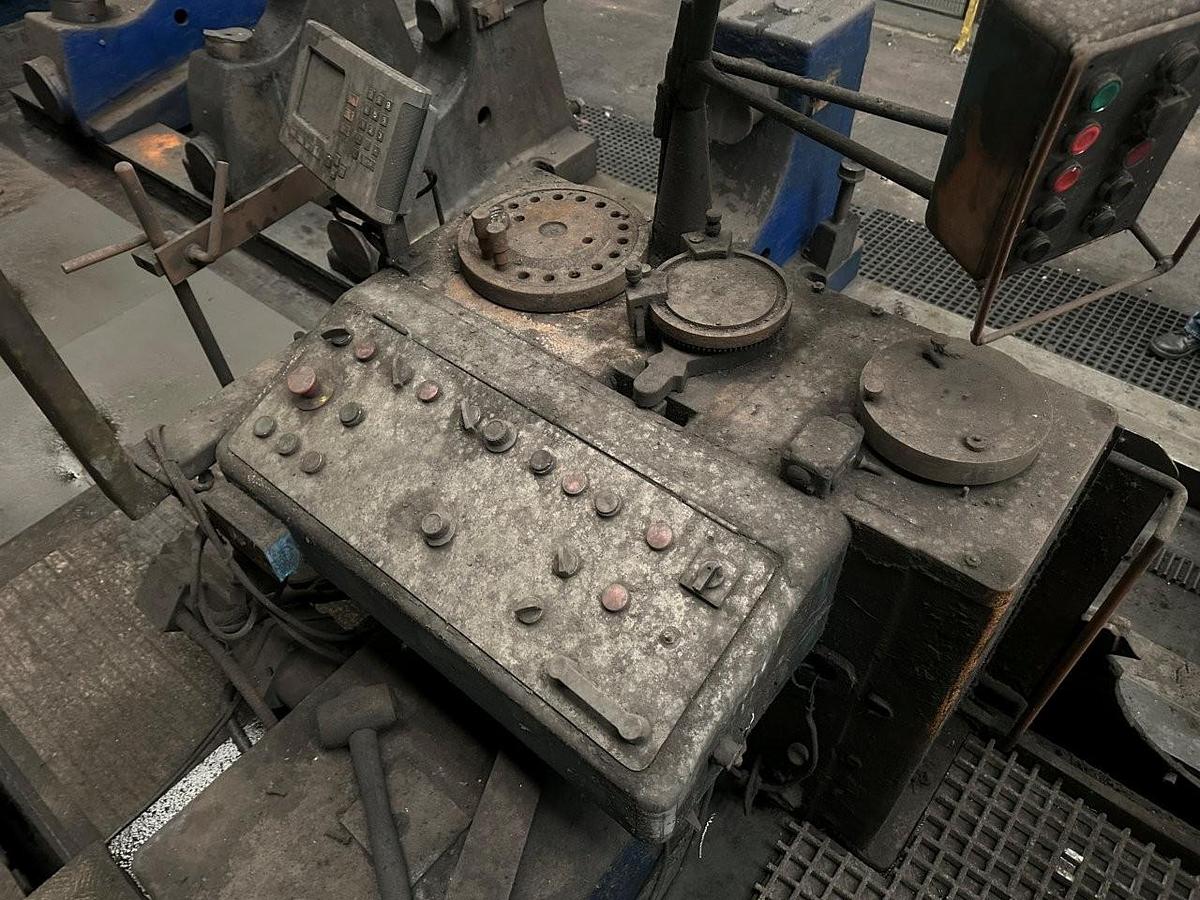 Used Herkules Siegen LAB250H 1000 x 6500mm Roll grinder