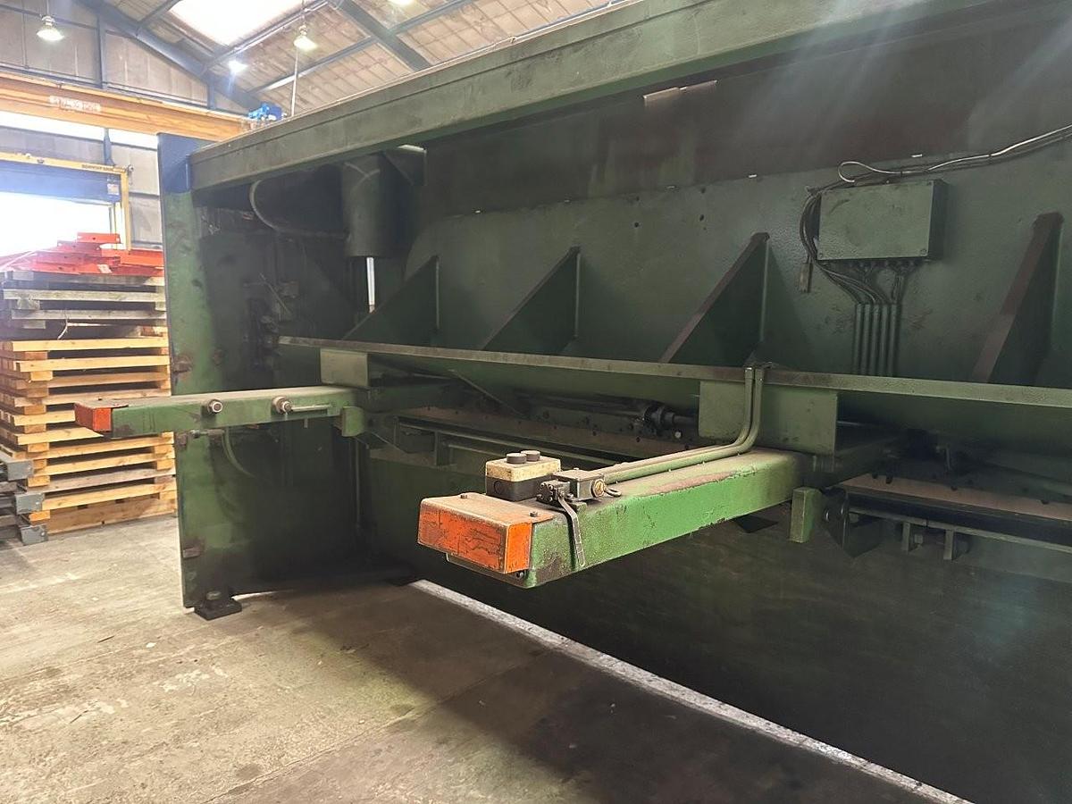 Used Haco HSL 3013 Guillotine (13mm max cut x 3050mm)