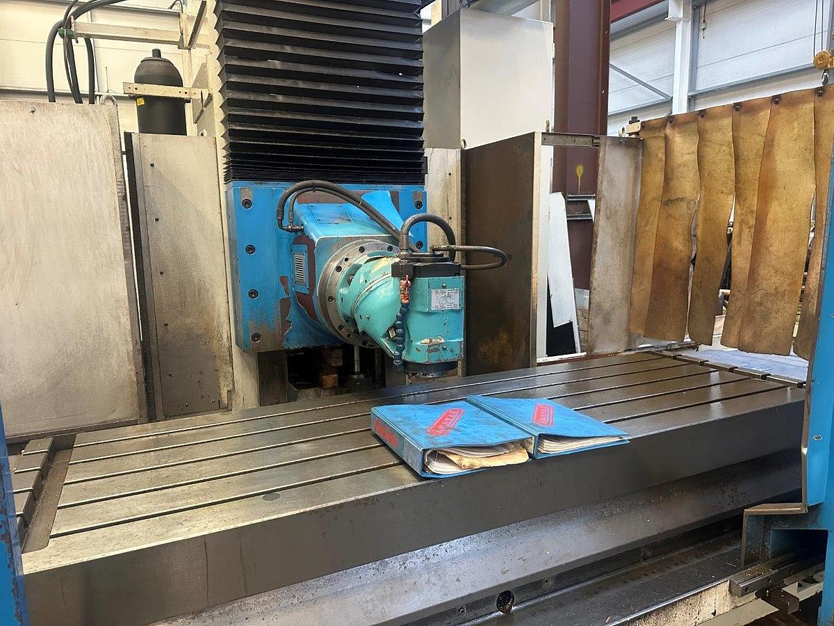 Used ANAYAK VH 2200 CNC Bed Mill (Year 2000)