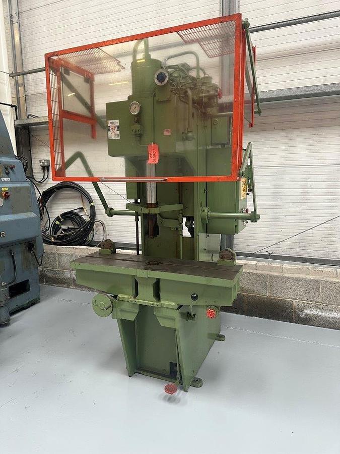 Used Mills 25 Ton Hydraulic Vertical Press
