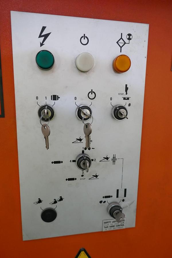 Used Amada HFBO 100/30 CNC Pressbrake