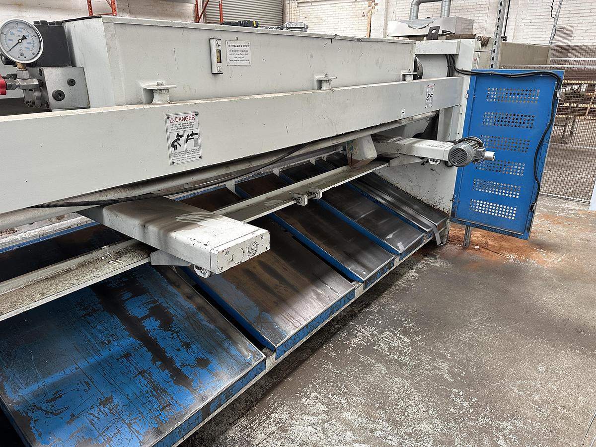 Used QC12K – 6 X 3200 Guillotine
