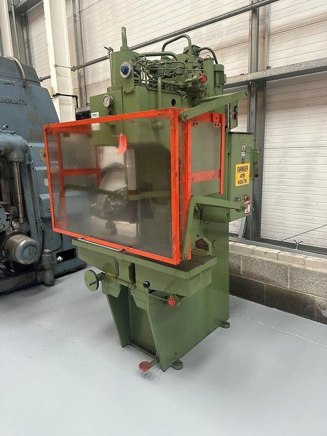 Used Mills 25 Ton Hydraulic Vertical Press