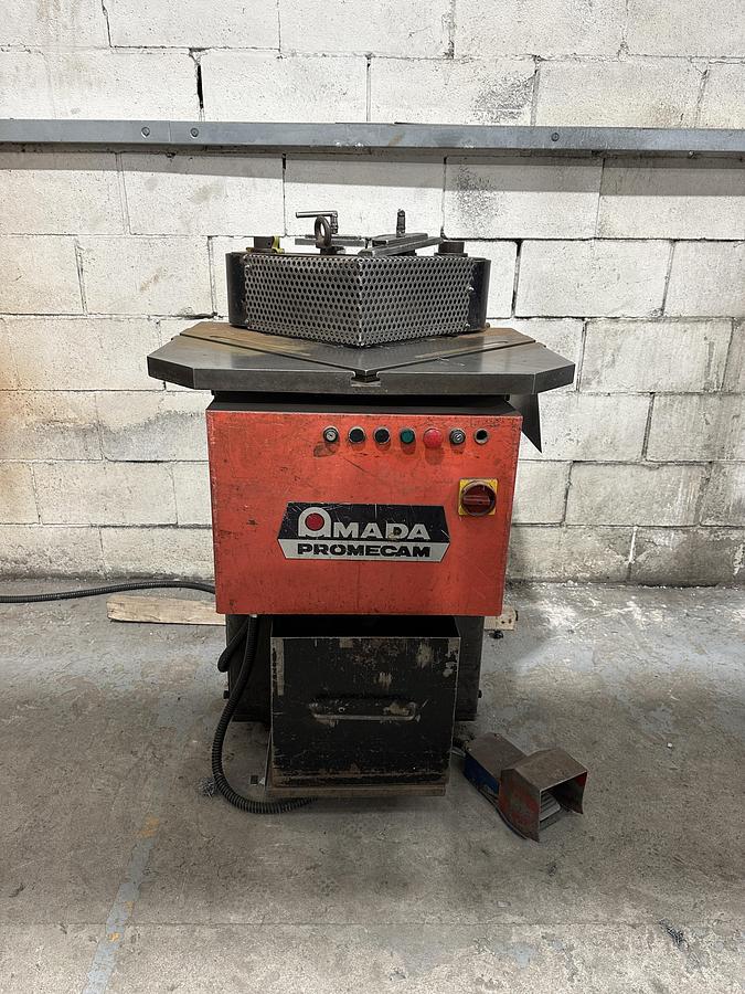 Used Amada Corner Notcher Versa 256