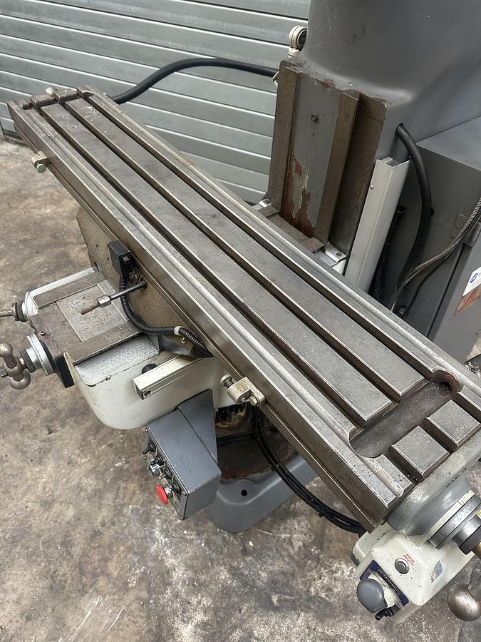 Used Bridgeport Series 1 2 hp Vari speed Turret Milling Machine