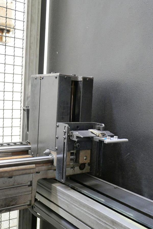 Used Amada HFBO 100/30 CNC Pressbrake