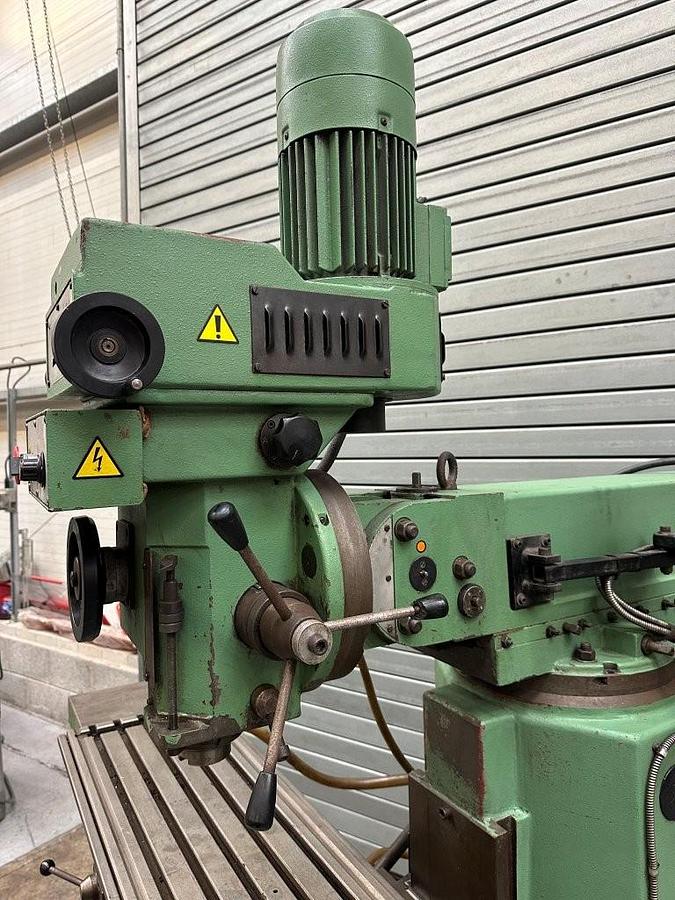 Used Tos FNK Turret Mill