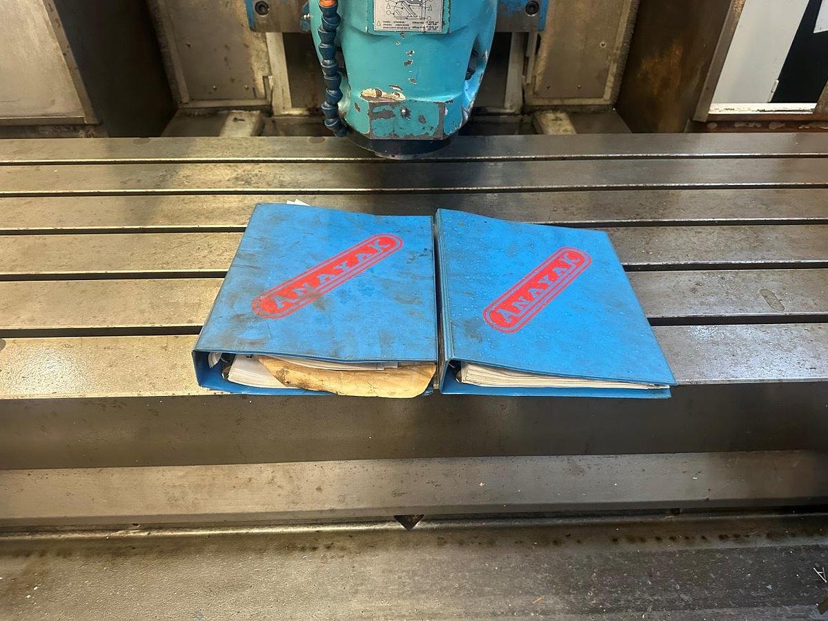 Used ANAYAK VH 2200 CNC Bed Mill (Year 2000)