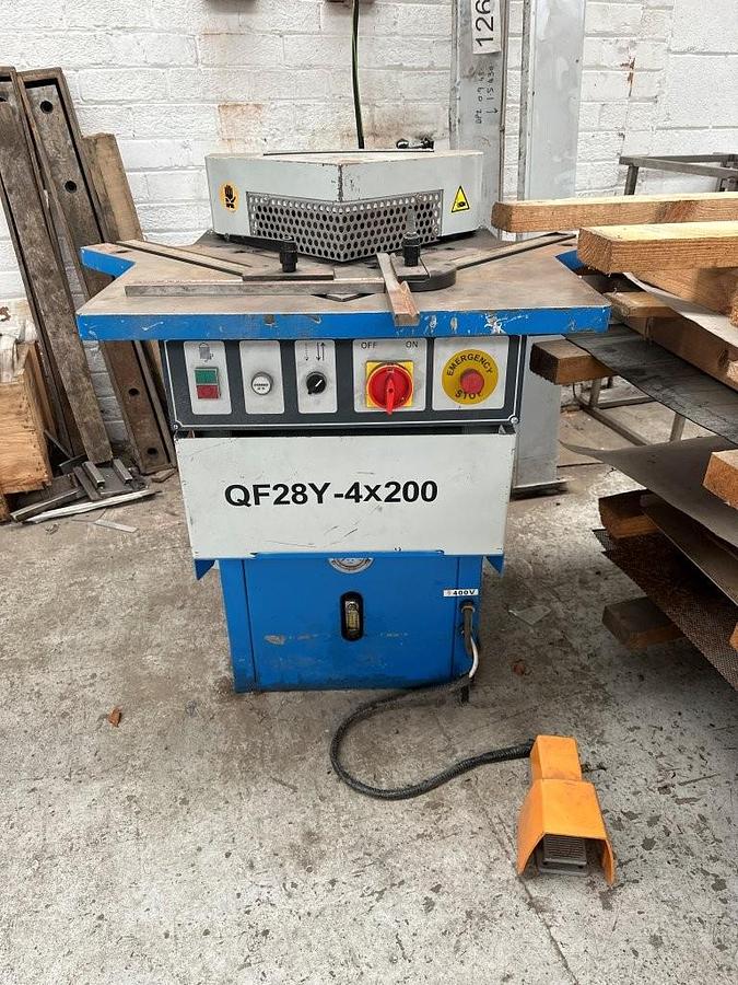 Used Techna Fab QF28Y-4×200 Corner Notcher