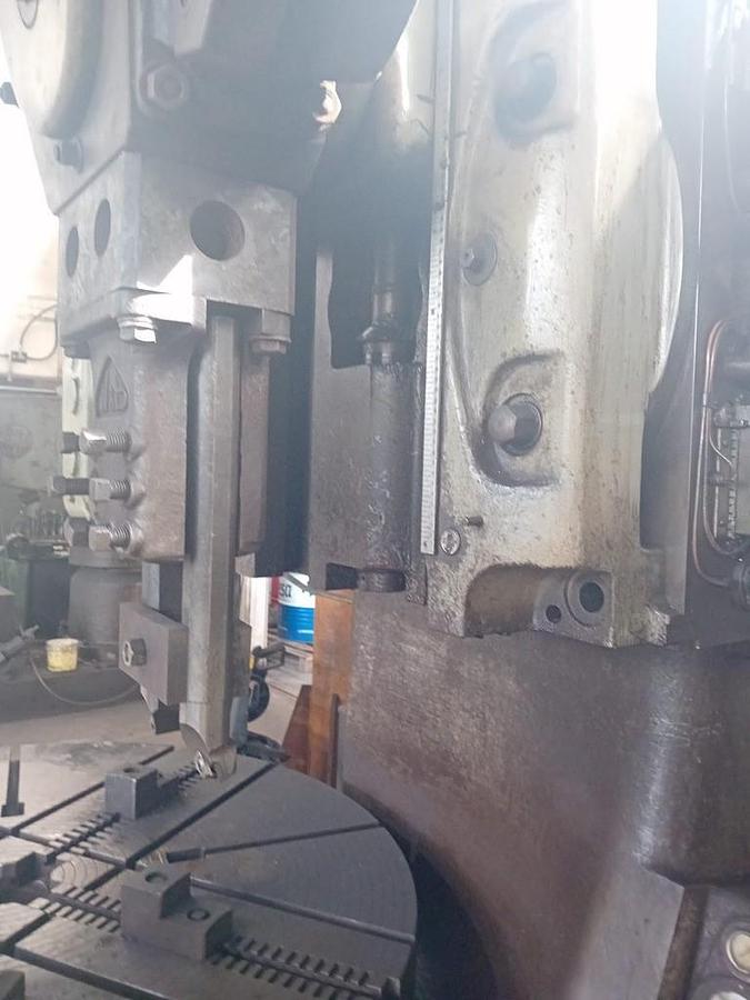 Used Webster & Bennett 60″ M Type Vertical Borer