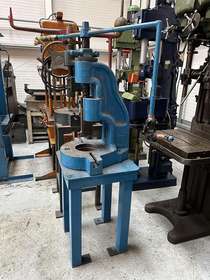 Used NORTON 6T Flypress on bench