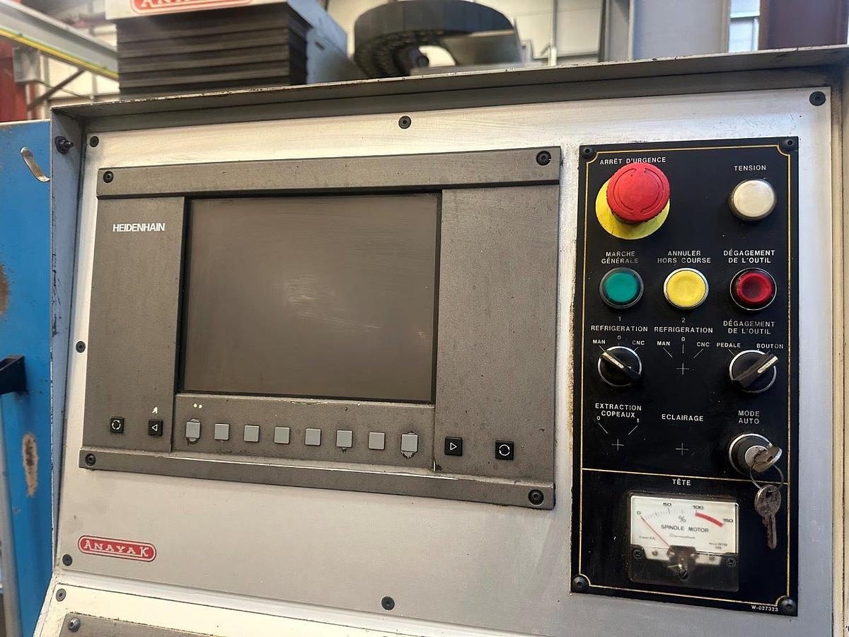 Used ANAYAK VH 2200 CNC Bed Mill (Year 2000)