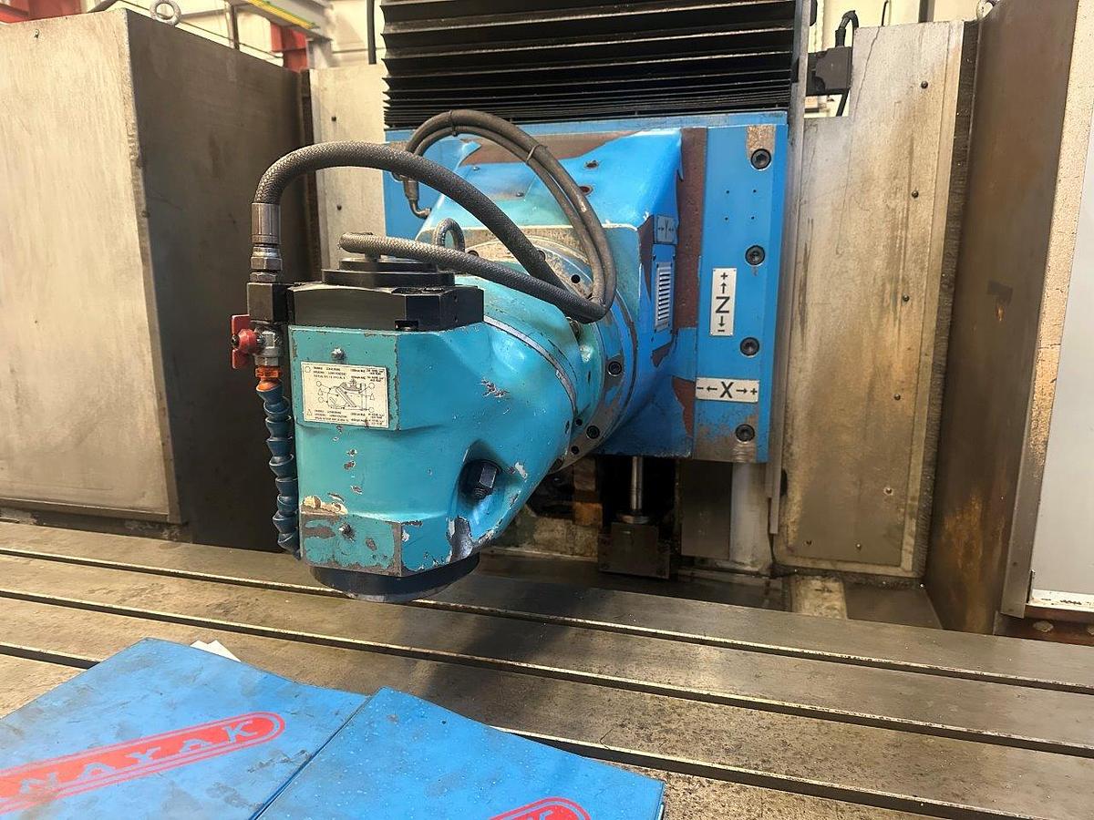 Used ANAYAK VH 2200 CNC Bed Mill (Year 2000)