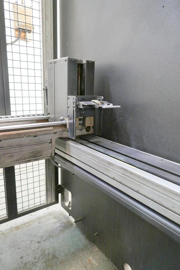 Used Amada HFBO 100/30 CNC Pressbrake