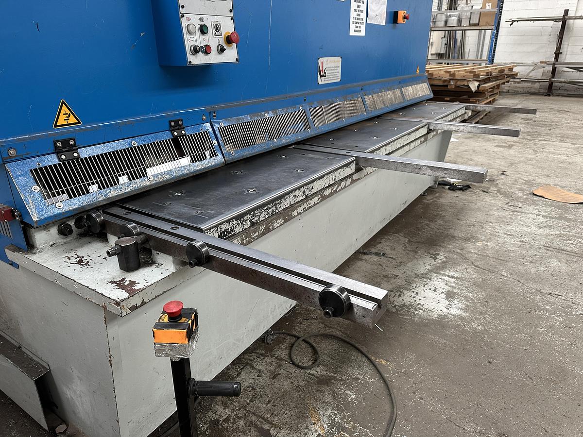 Used QC12K – 6 X 3200 Guillotine