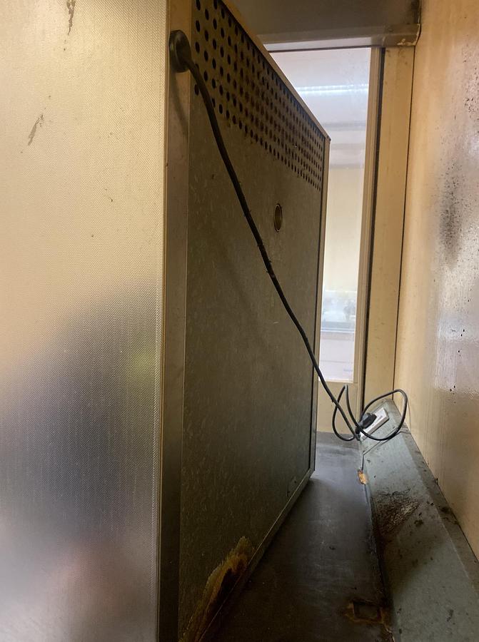 Used MEMMERT 200deg electric oven