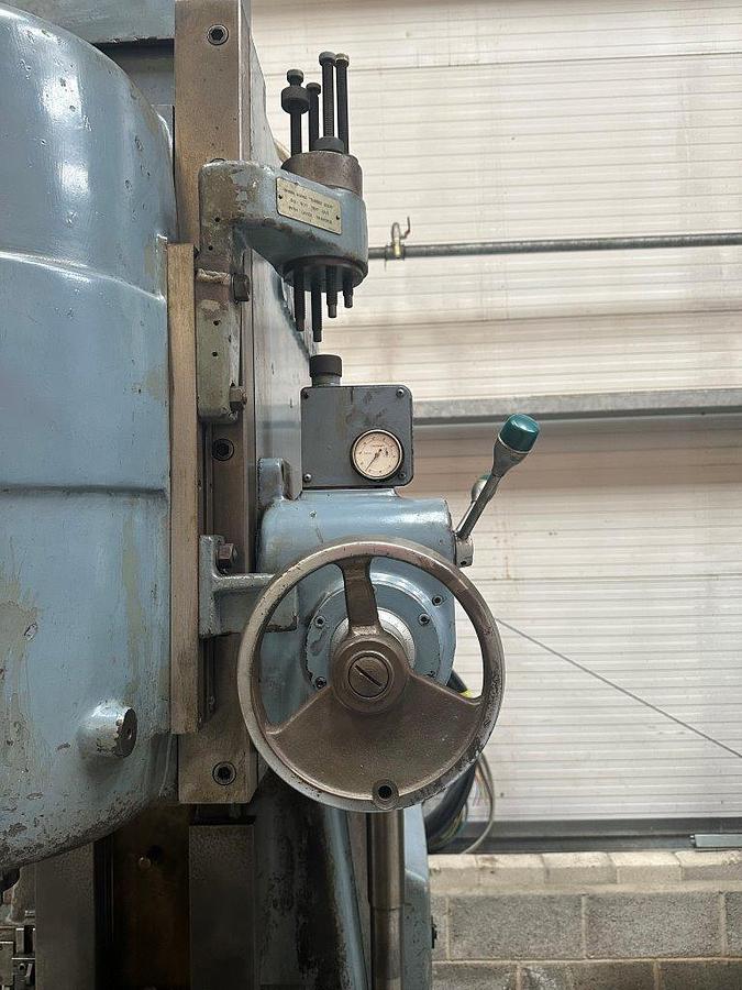 Used Cincinnati Model 310-16 EDO Vertical Mill