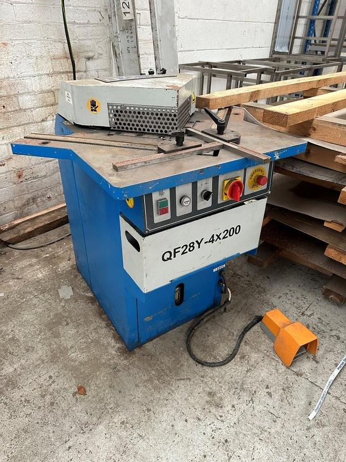 Used Techna Fab QF28Y-4×200 Corner Notcher