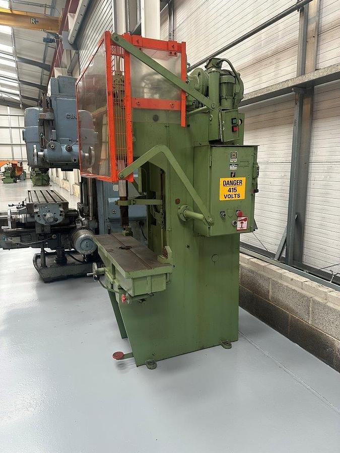 Used Mills 25 Ton Hydraulic Vertical Press
