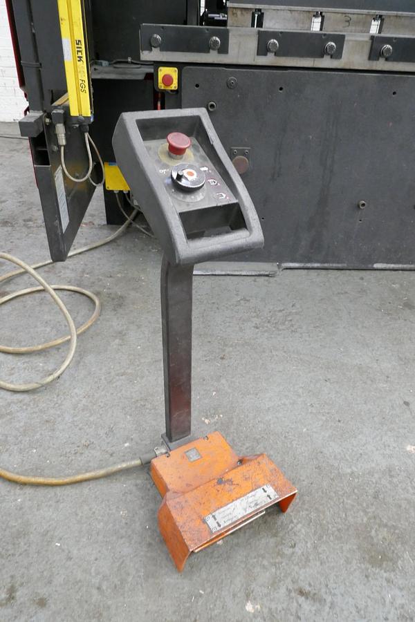 Used Amada HFBO 100/30 CNC Pressbrake