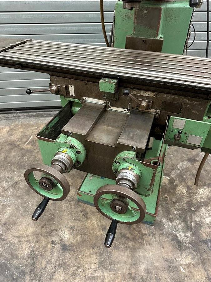 Used Tos FNK Turret Mill