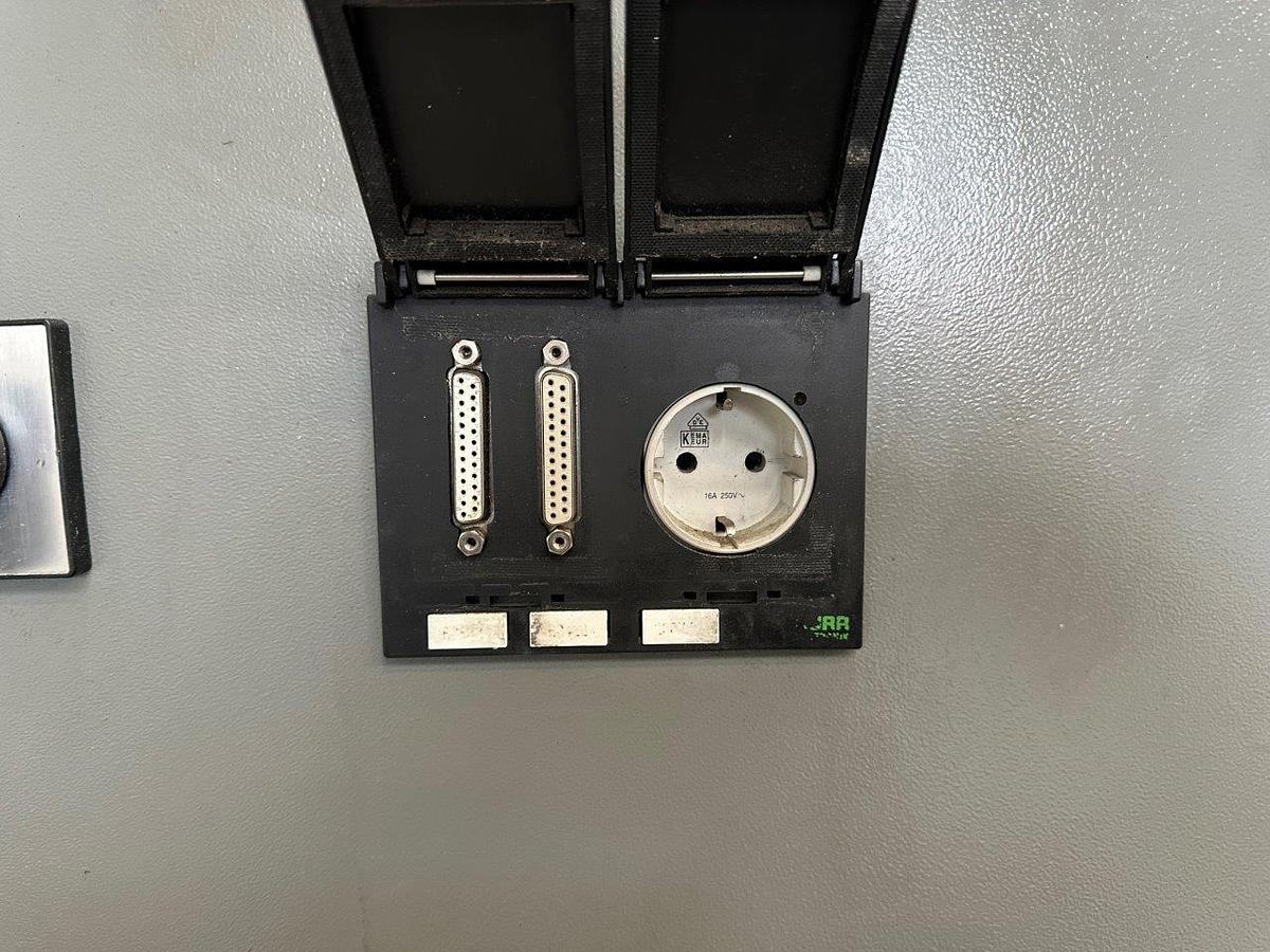 Used DMU 70 Evolution 5 Axis Machining Centre (2001)