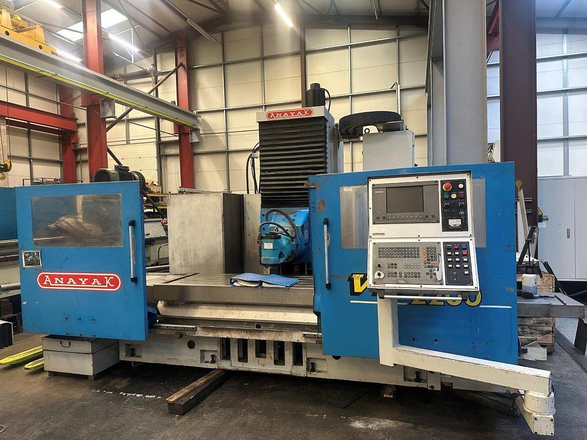 Used ANAYAK VH 2200 CNC Bed Mill (Year 2000)