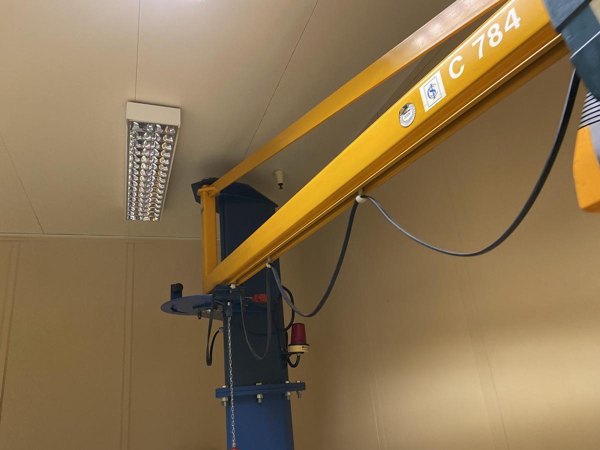 Used Swinging Jib Arm Crane DEMAG 500 kgs