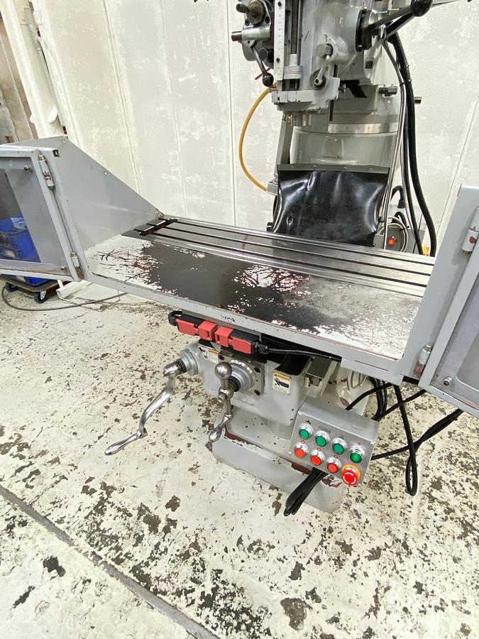 Used XYZ 1500 Turret Milling Machine