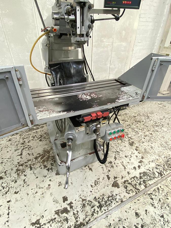 Used XYZ 1500 Turret Milling Machine